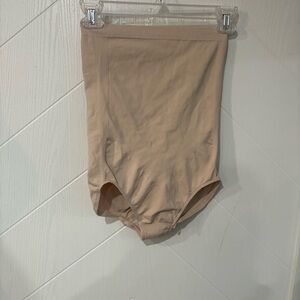 Premiere collection. High-Waisted Shapewear Briefs in Nude / smoothing/